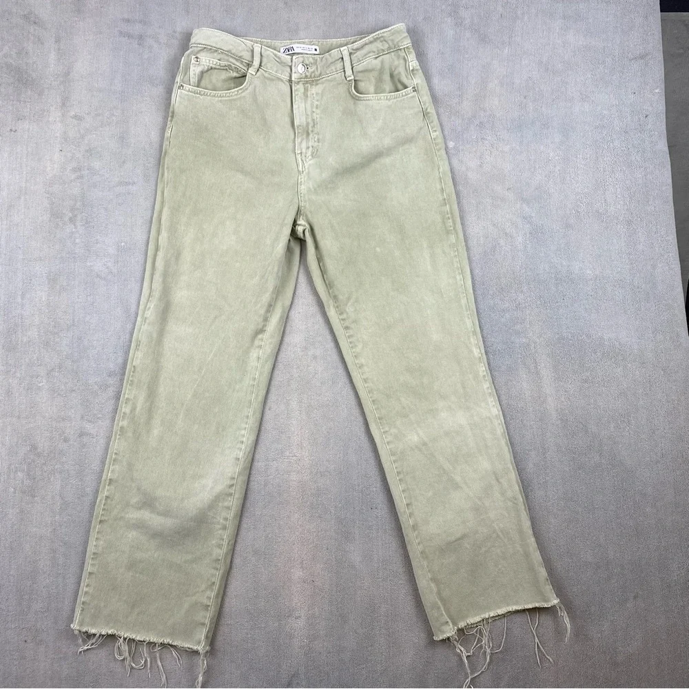 Zara Denim Jeans women Size 8 US. Light Sage Green Distressed Crop Raw Hem